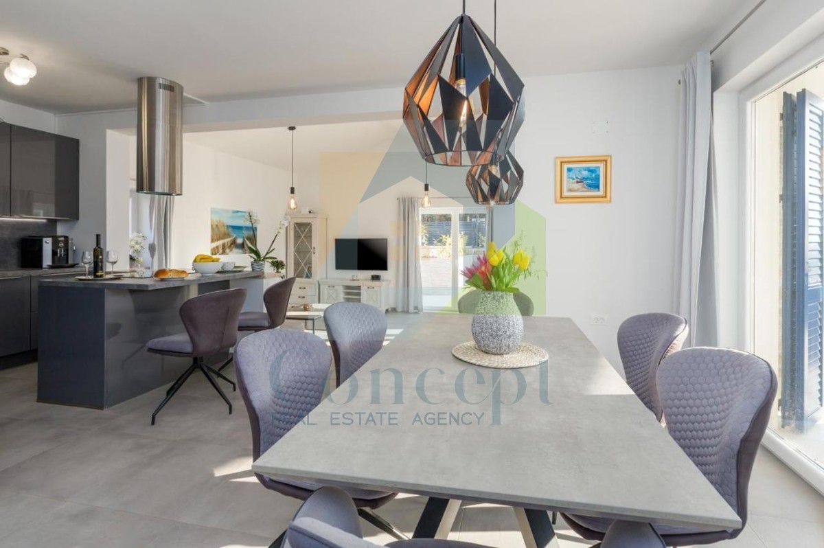 Poreč, dintorni, Incantevole villa con piscina in posizione tranquilla, 3 km dal mare