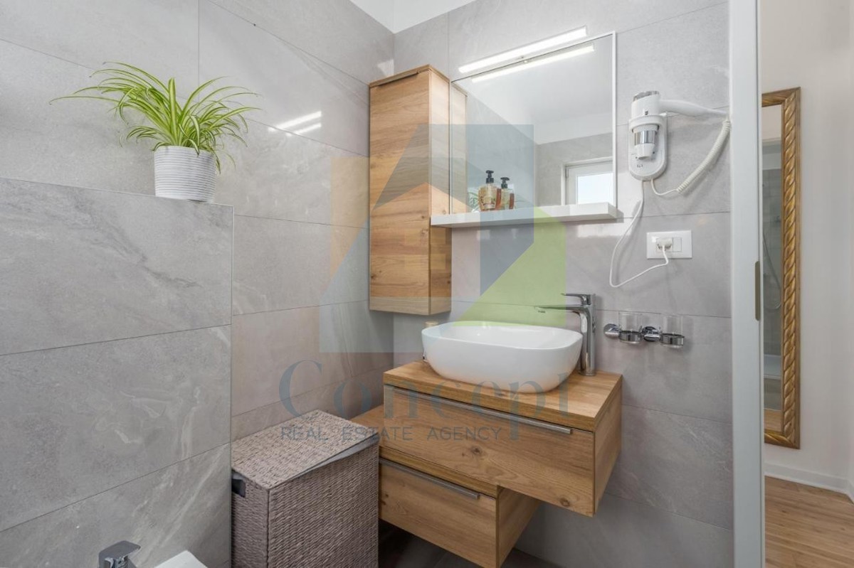 Poreč, dintorni, Incantevole villa con piscina in posizione tranquilla, 3 km dal mare