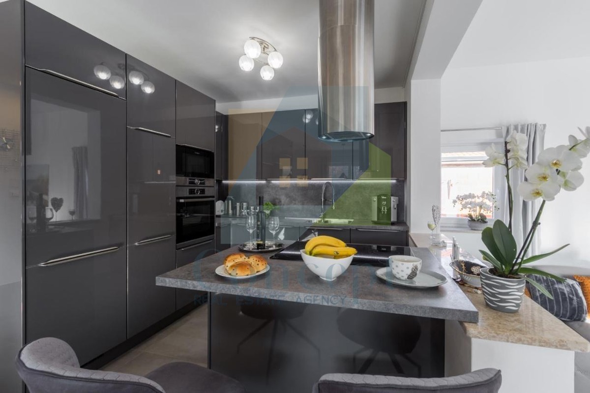 Poreč, dintorni, Incantevole villa con piscina in posizione tranquilla, 3 km dal mare