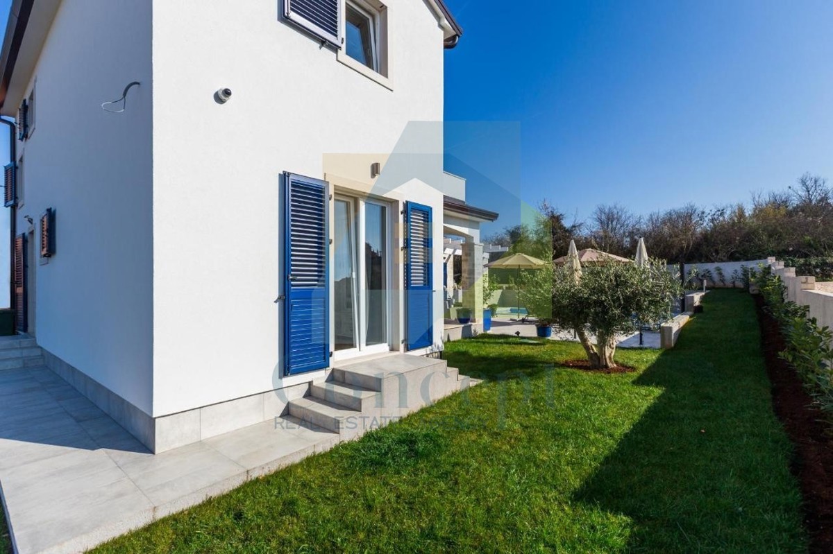 Poreč, dintorni, Incantevole villa con piscina in posizione tranquilla, 3 km dal mare