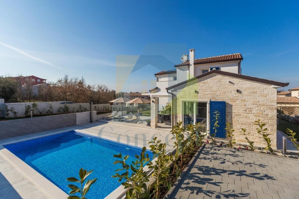 Poreč, dintorni, Incantevole villa con piscina in posizione tranquilla, 3 km dal mare