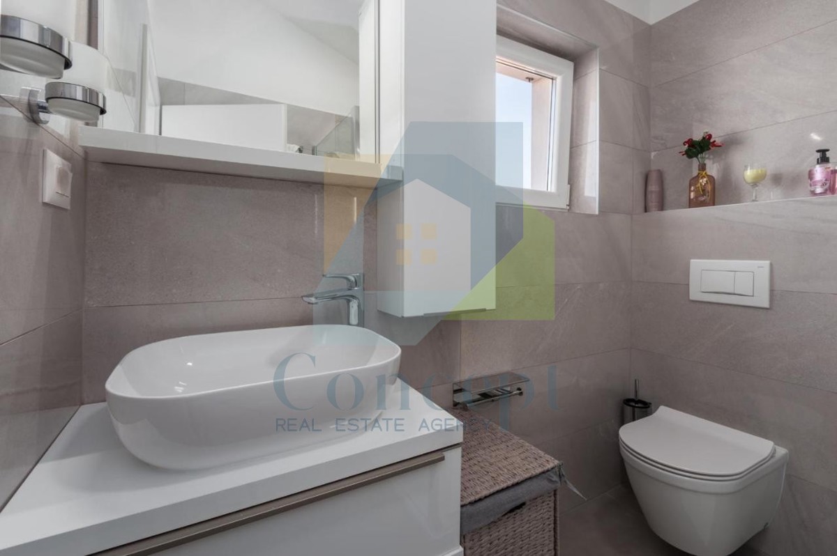 Poreč, dintorni, Incantevole villa con piscina in posizione tranquilla, 3 km dal mare