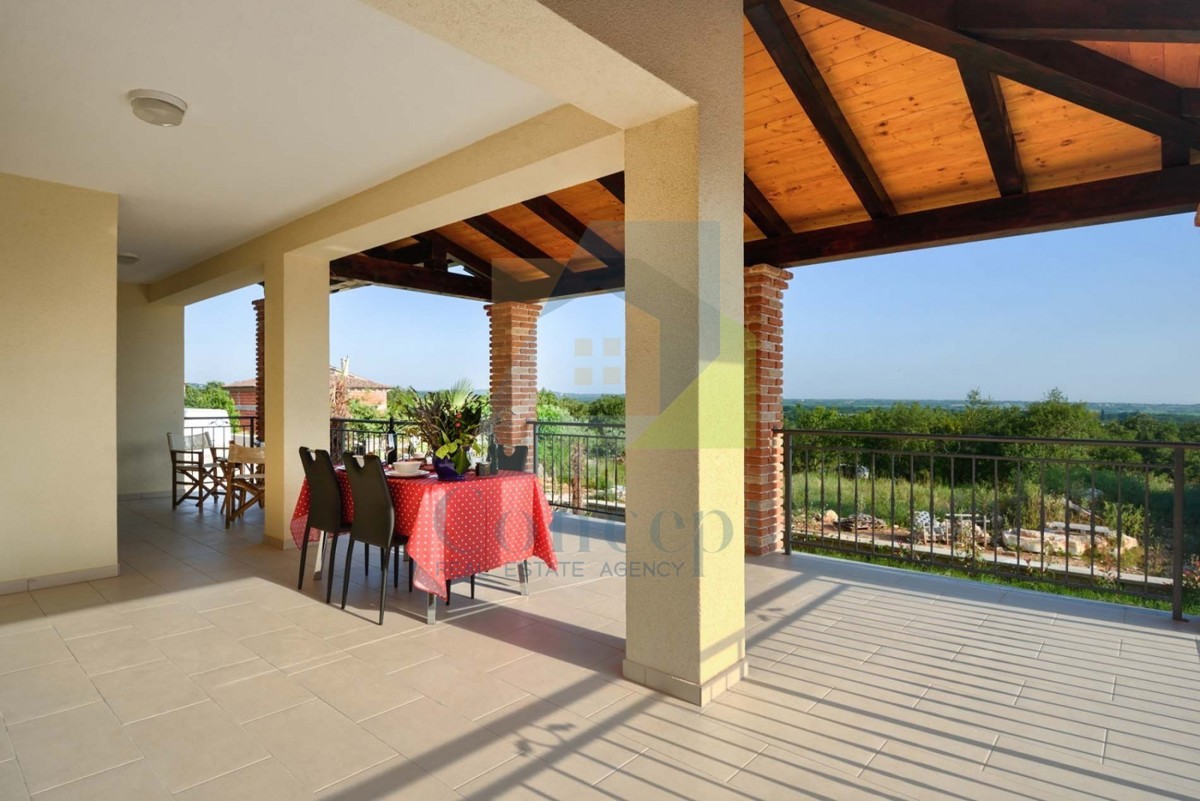 Poreč, dintorni, Casa con piscina e vista mare, 10 km dal mare