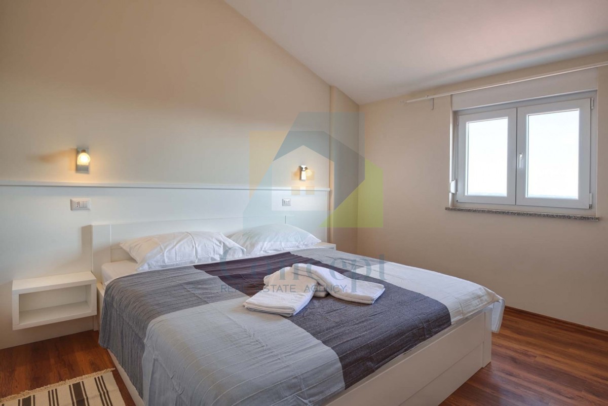 Poreč, dintorni, Casa con piscina e vista mare, 10 km dal mare