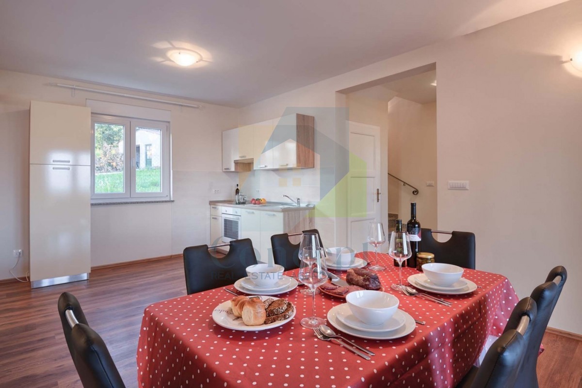 Poreč, dintorni, Casa con piscina e vista mare, 10 km dal mare