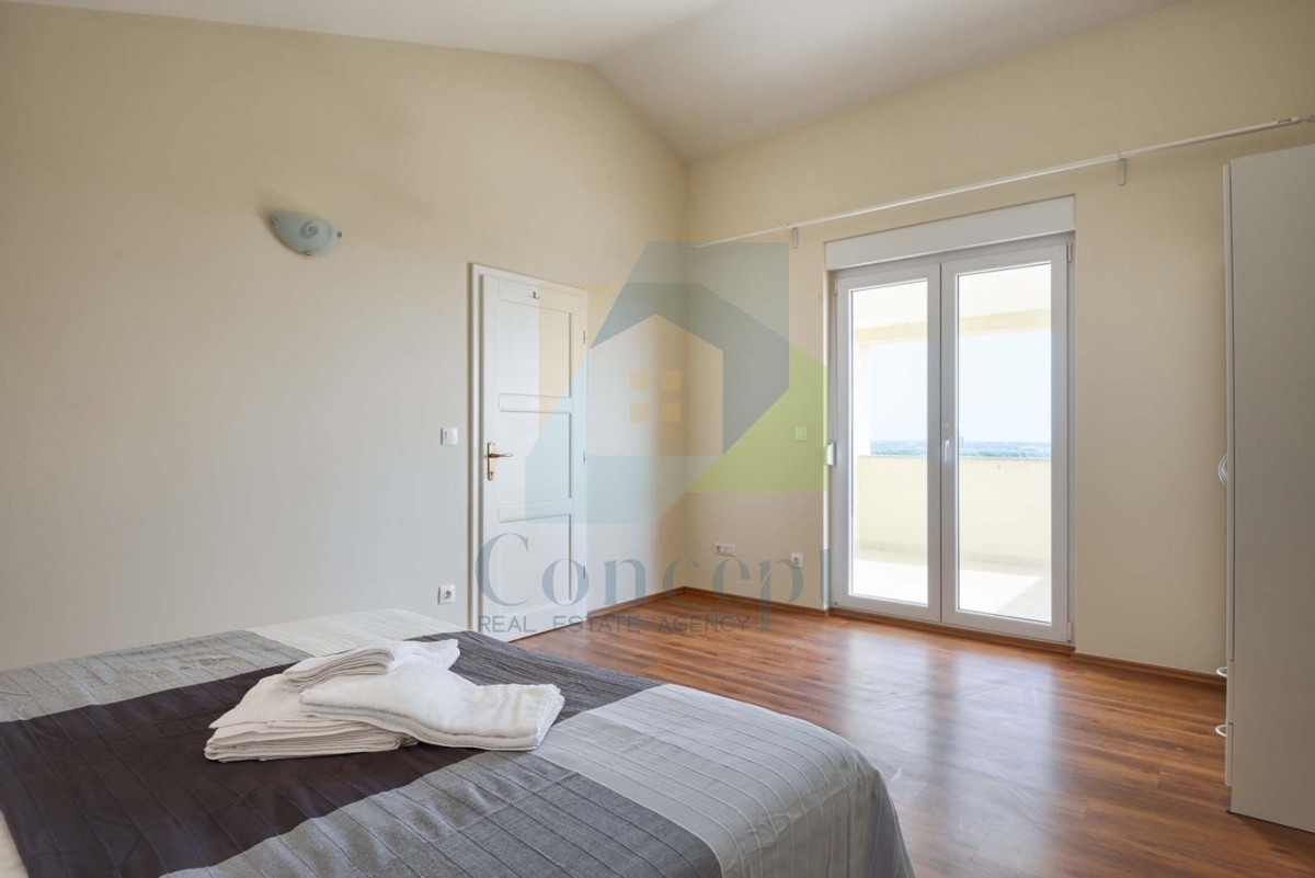 Poreč, dintorni, Casa con piscina e vista mare, 10 km dal mare