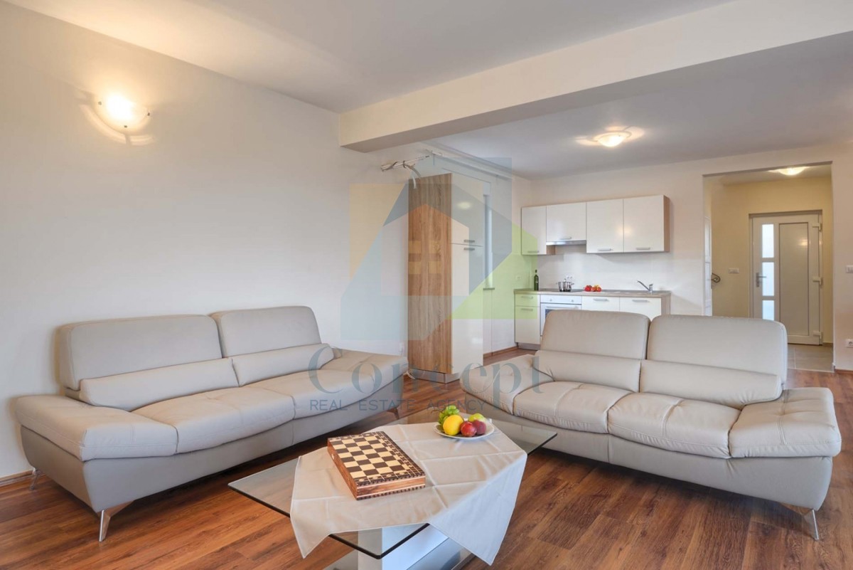 Poreč, dintorni, Casa con piscina e vista mare, 10 km dal mare