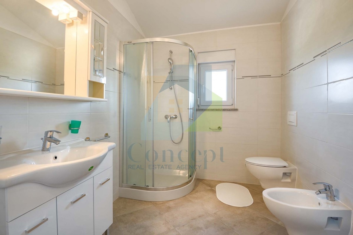 Poreč, dintorni, Casa con piscina e vista mare, 10 km dal mare