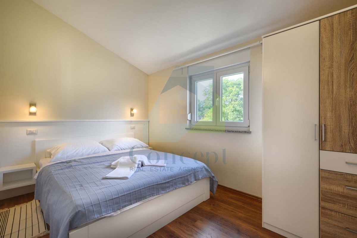 Poreč, dintorni, Casa con piscina e vista mare, 10 km dal mare