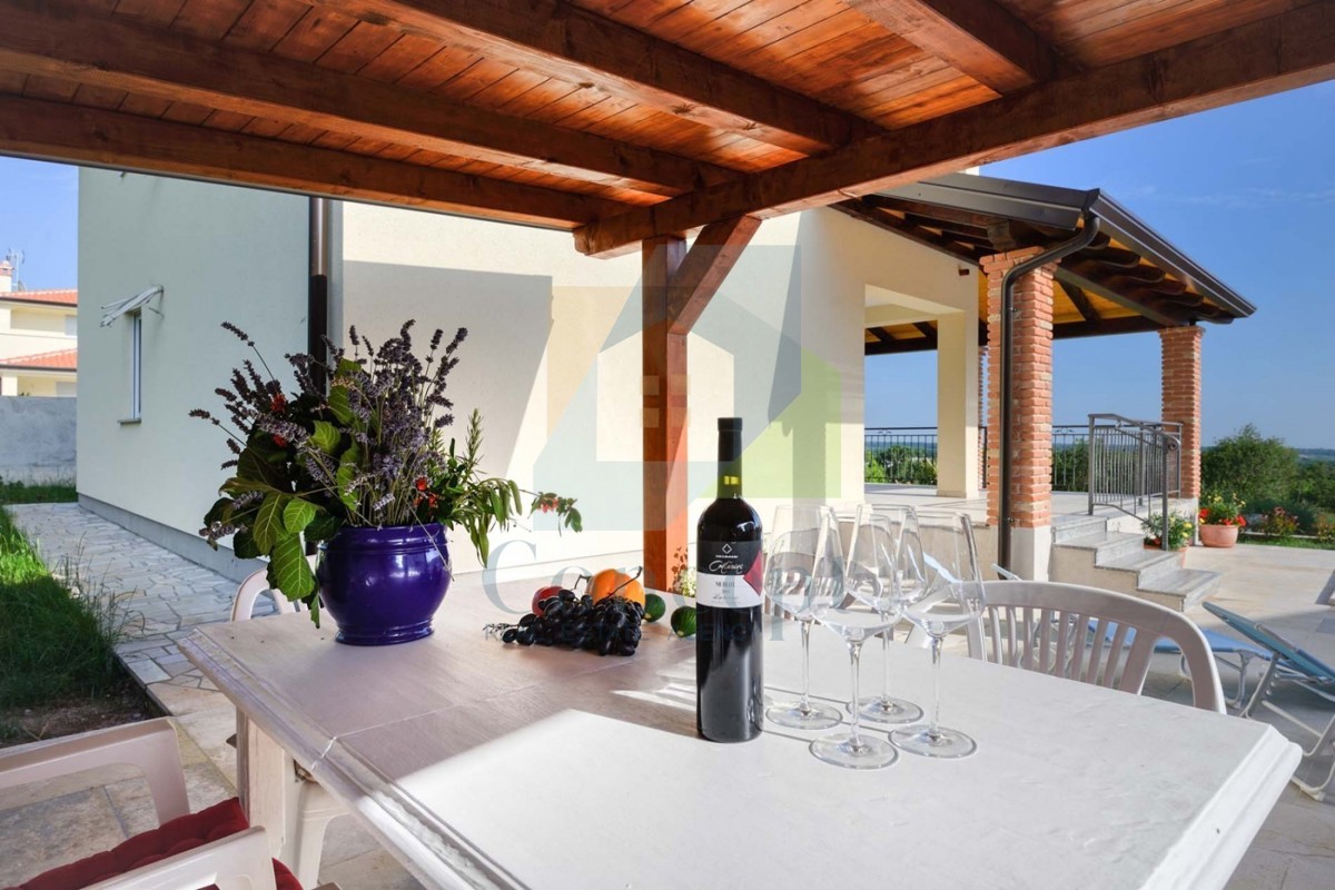 Poreč, dintorni, Casa con piscina e vista mare, 10 km dal mare