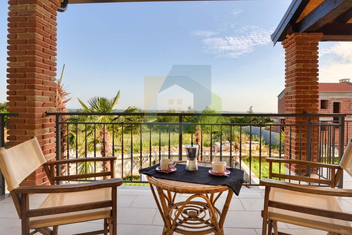 Poreč, dintorni, Casa con piscina e vista mare, 10 km dal mare