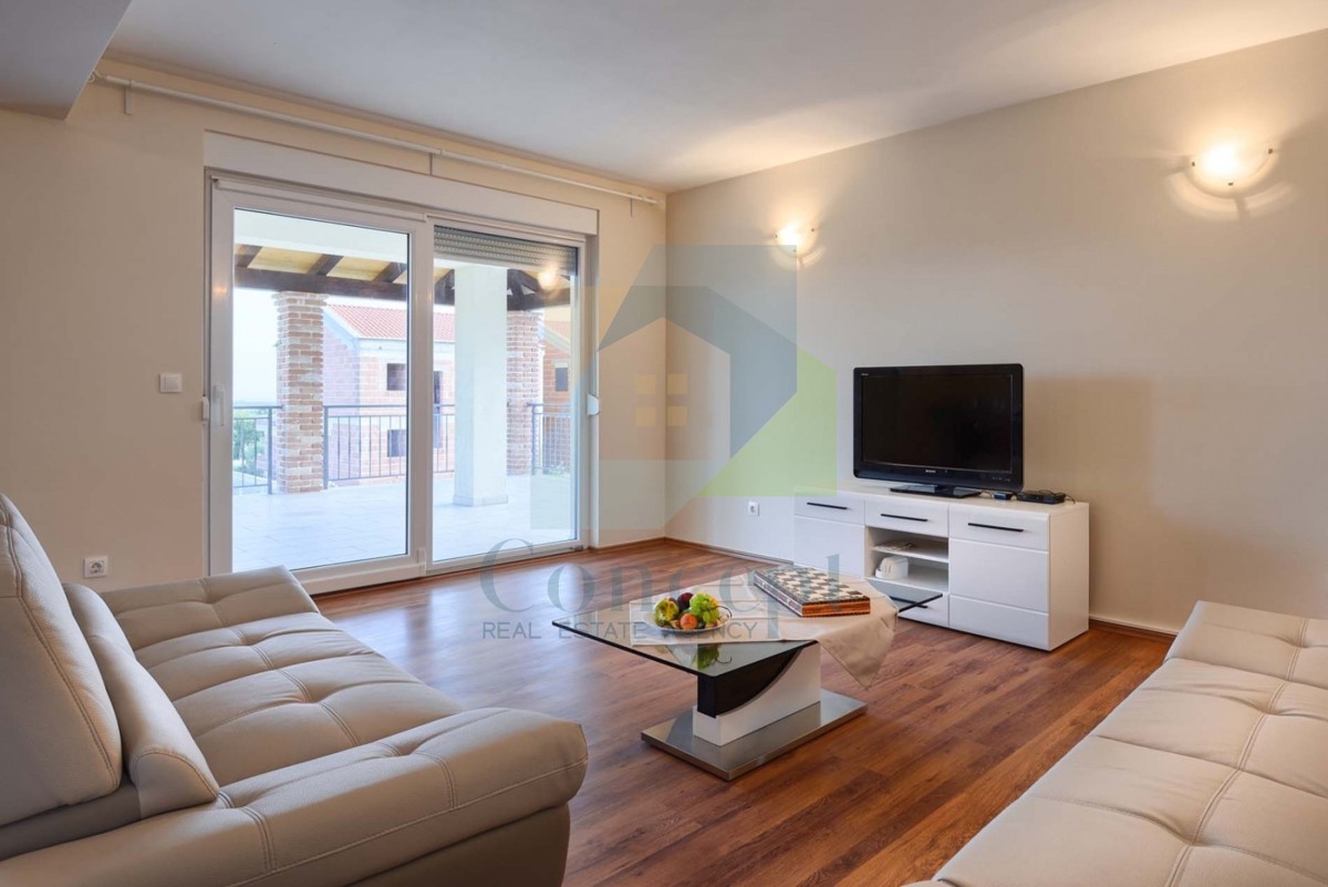 Poreč, dintorni, Casa con piscina e vista mare, 10 km dal mare