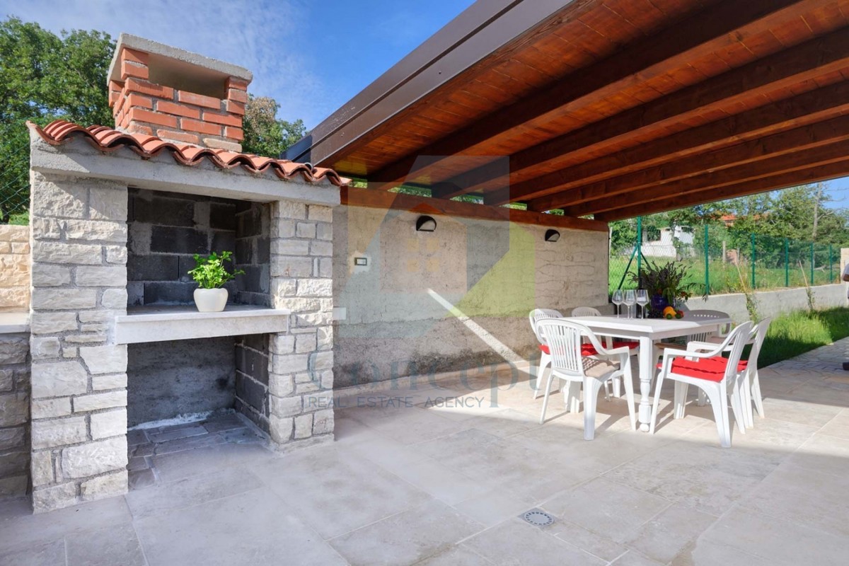 Poreč, dintorni, Casa con piscina e vista mare, 10 km dal mare