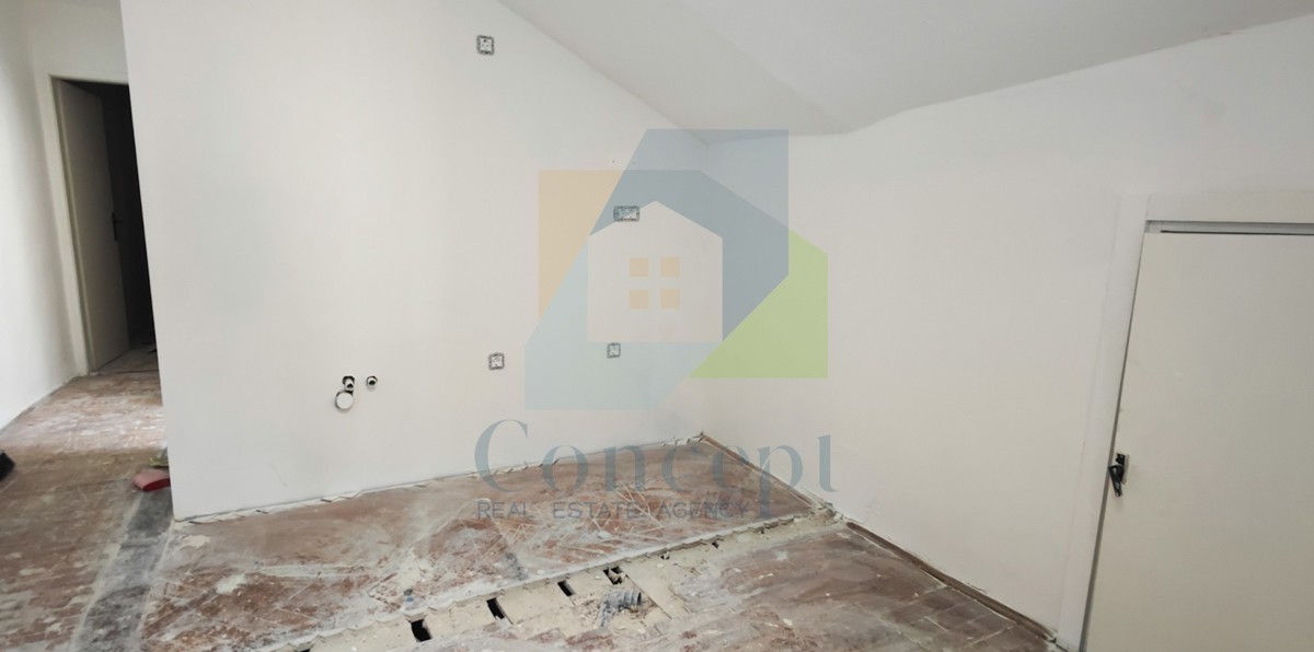 Poreč, centro, Casa da ristrutturare nel nucleo storico della città, a 40 m dal mare.