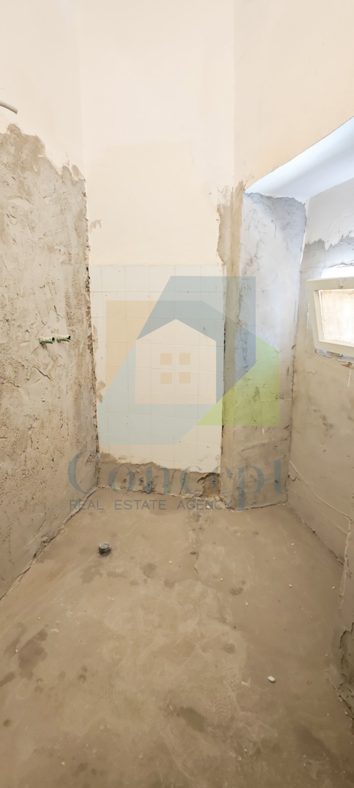 Poreč, centro, Casa da ristrutturare nel nucleo storico della città, a 40 m dal mare.