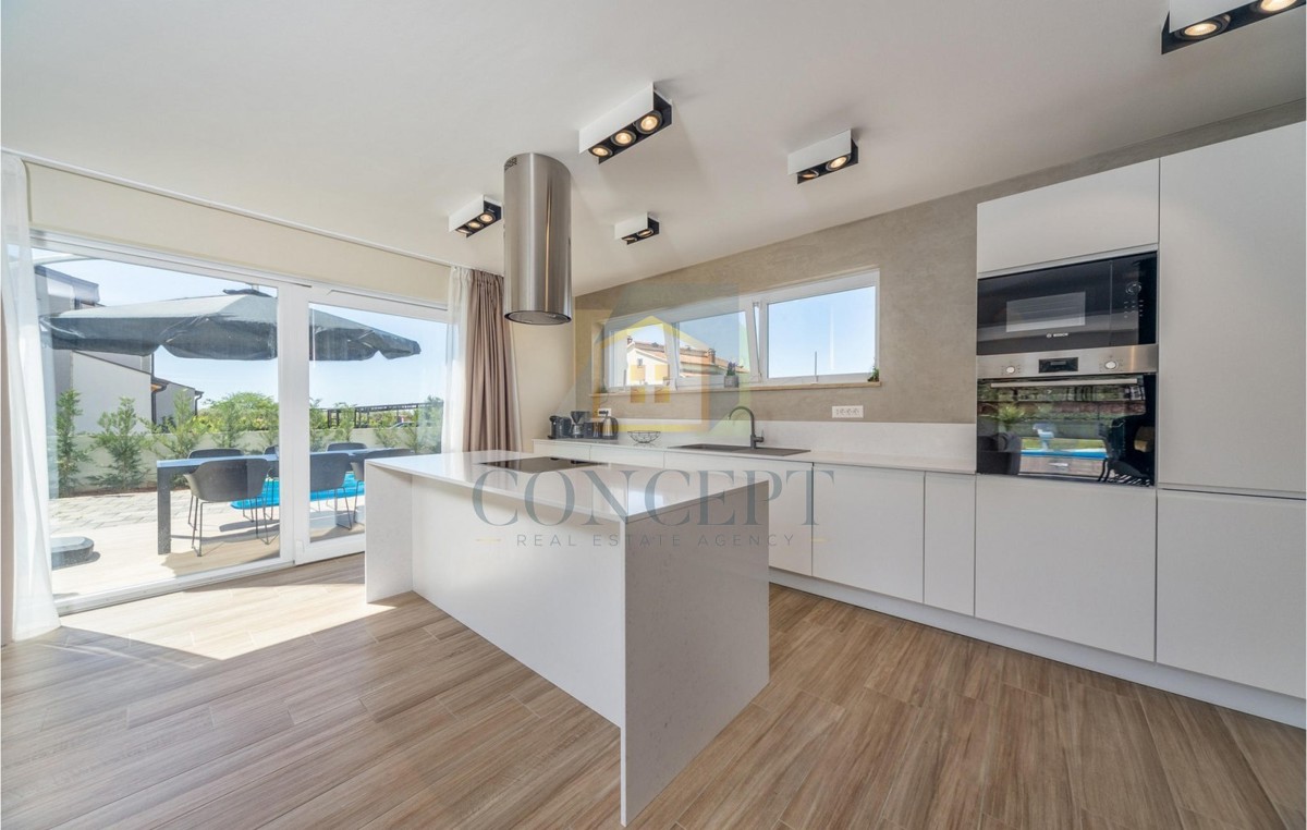 Poreč, dintorni, Splendida casa con piscina in posizione tranquilla, a 5 km dal mare