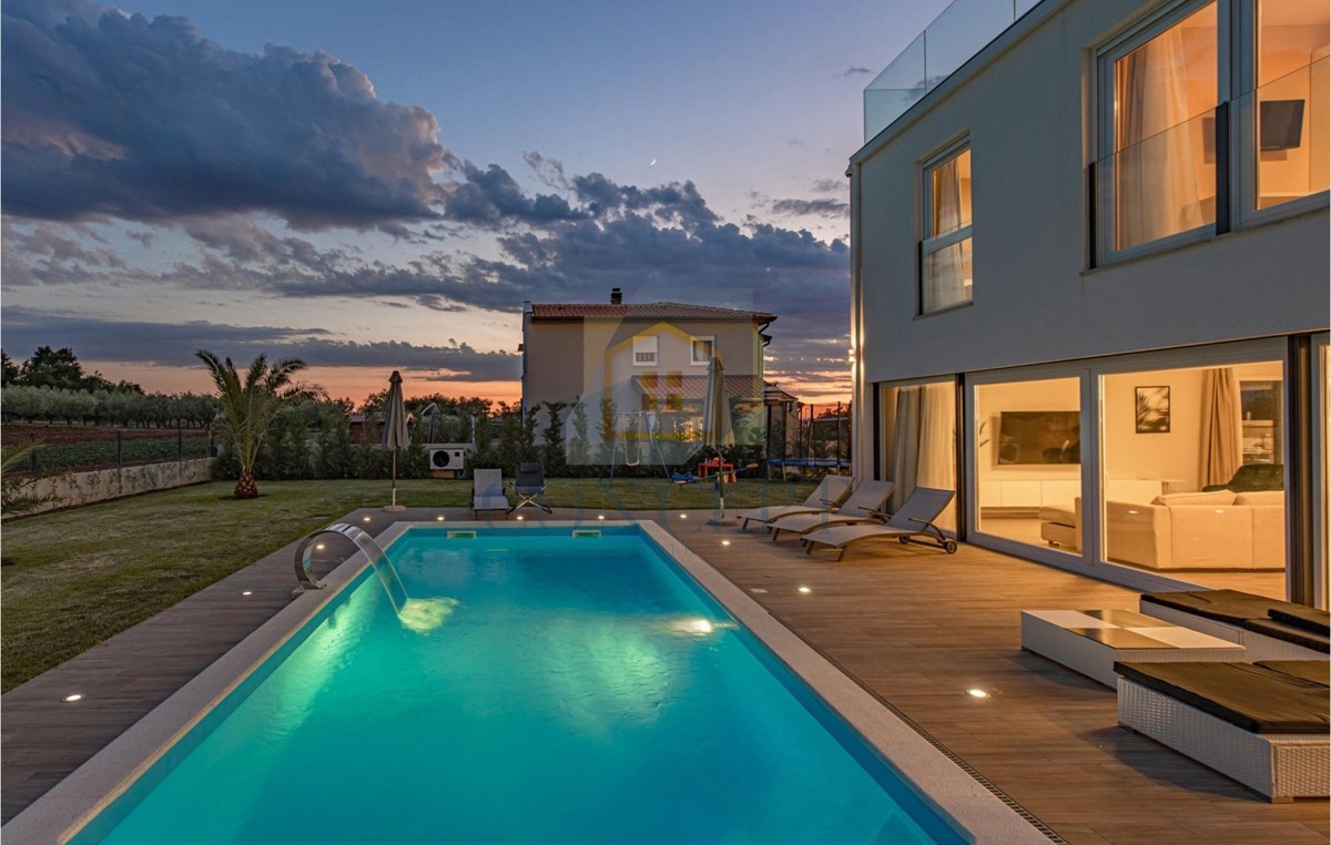 Poreč, dintorni, Splendida casa con piscina in posizione tranquilla, a 5 km dal mare