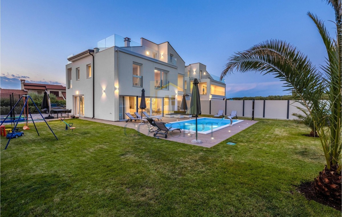 Poreč, dintorni, Splendida casa con piscina in posizione tranquilla, a 5 km dal mare