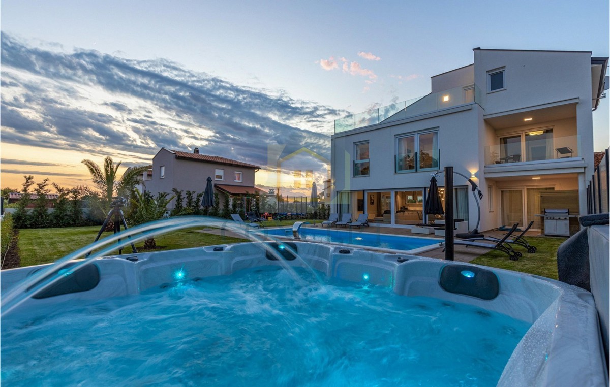 Poreč, dintorni, Splendida casa con piscina in posizione tranquilla, a 5 km dal mare