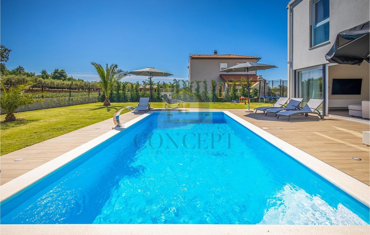 Poreč, dintorni, Splendida casa con piscina in posizione tranquilla, a 5 km dal mare