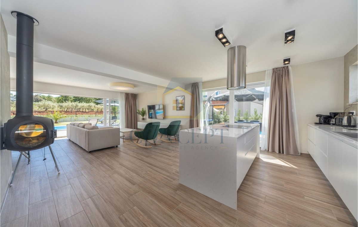 Poreč, dintorni, Splendida casa con piscina in posizione tranquilla, a 5 km dal mare