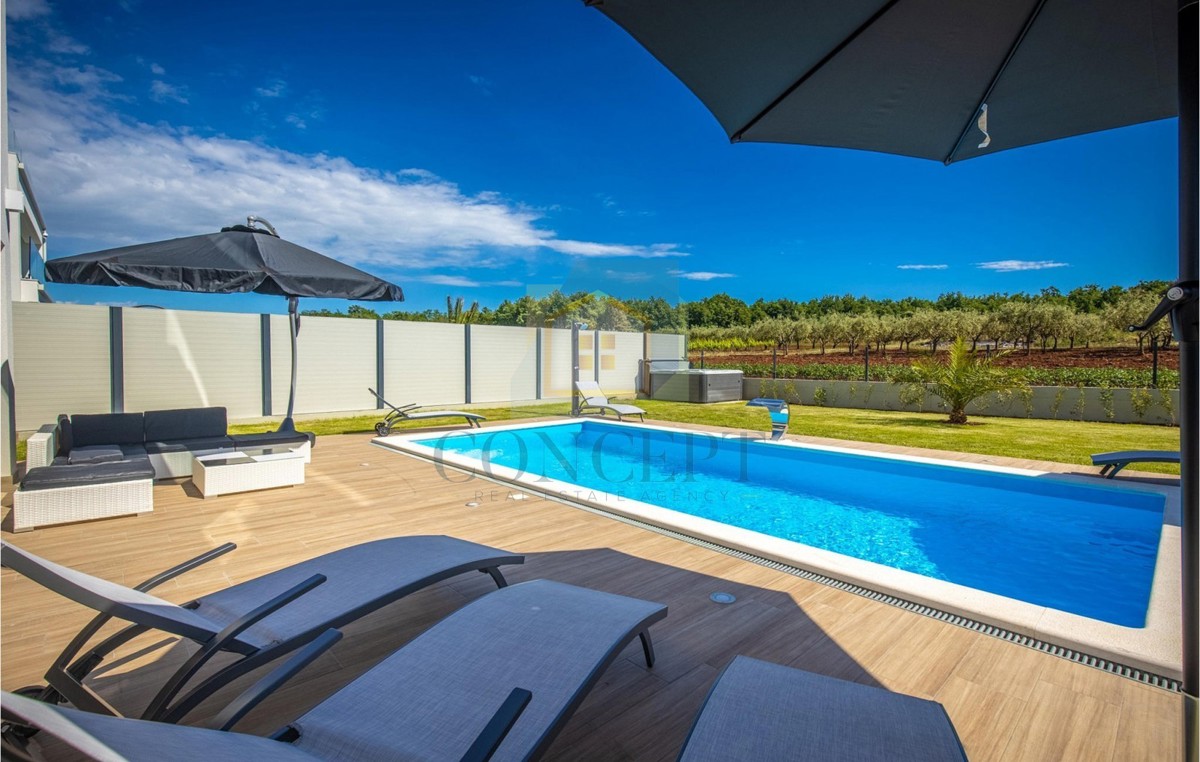 Poreč, dintorni, Splendida casa con piscina in posizione tranquilla, a 5 km dal mare