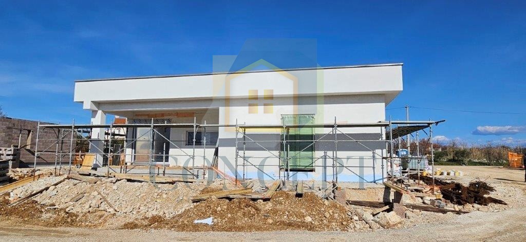 Poreč, dintorni, Casa a pianterreno con piscina in posizione tranquilla, 5 km dal mare