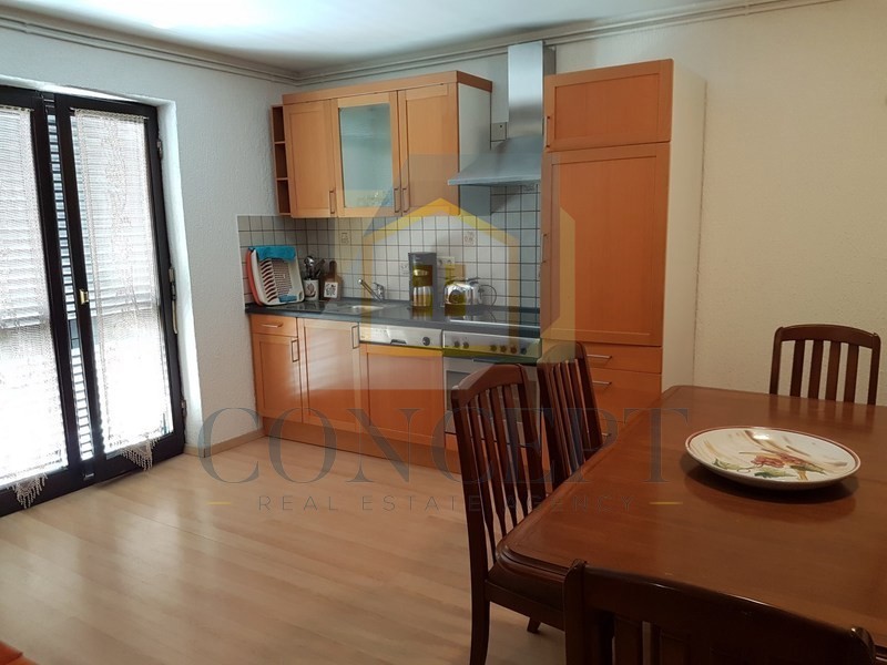 Poreč, centro più ampio, Casa appartamenti con 4 unità abitative e piscina, 800 m dal mare