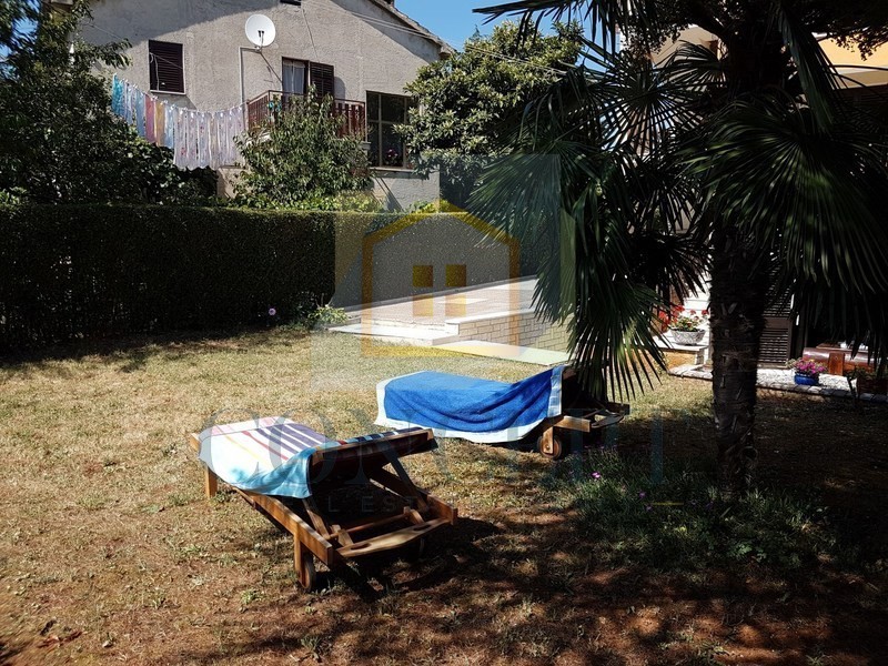 Poreč, centro più ampio, Casa appartamenti con 4 unità abitative e piscina, 800 m dal mare