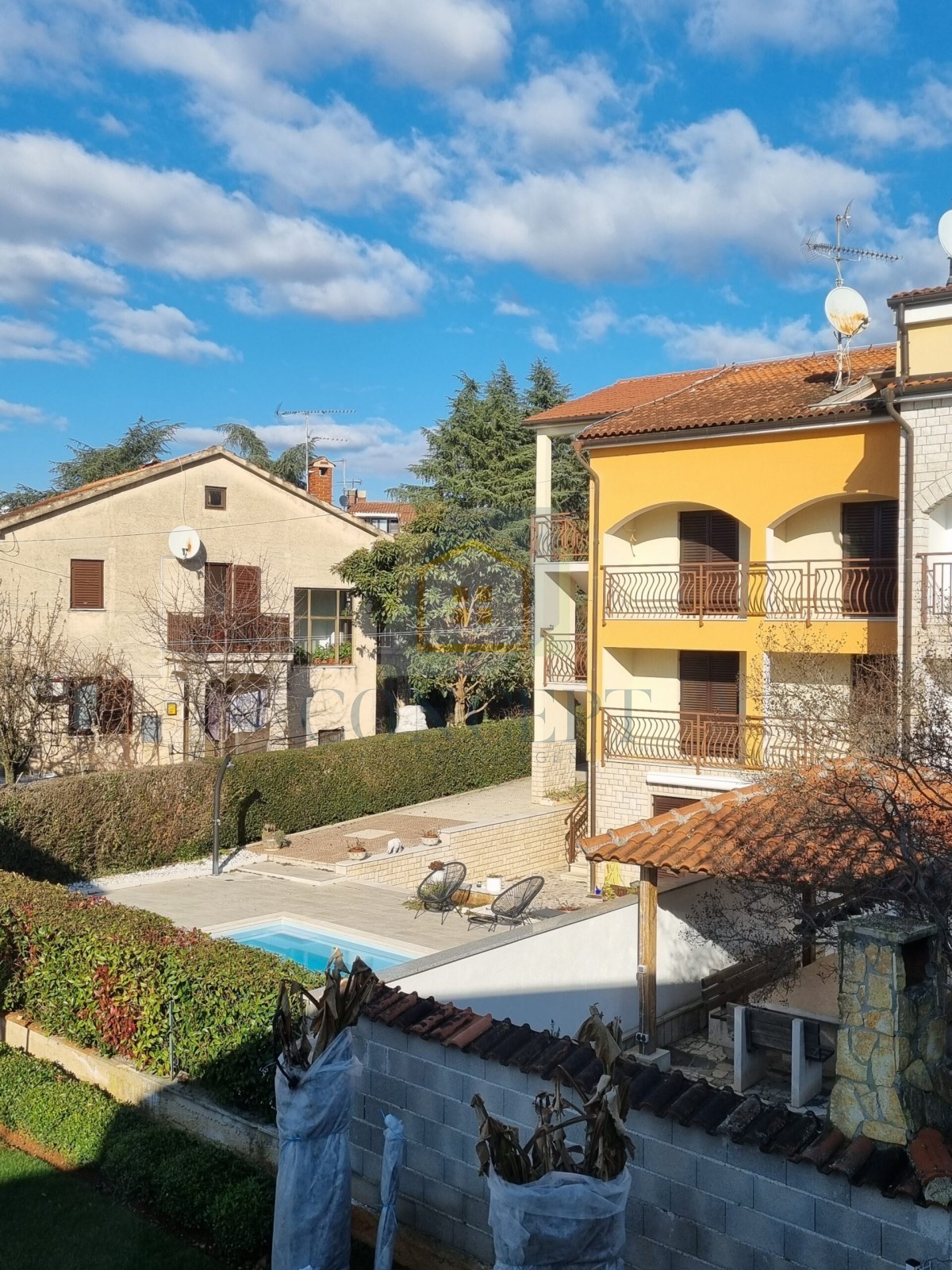 Poreč, centro più ampio, Casa appartamenti con 4 unità abitative e piscina, 800 m dal mare