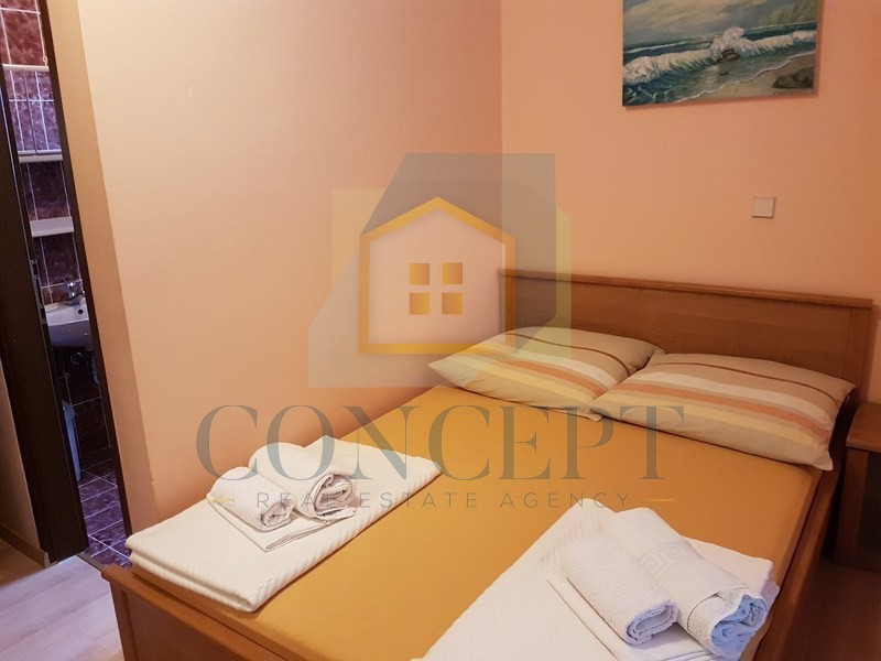 Poreč, centro più ampio, Casa appartamenti con 4 unità abitative e piscina, 800 m dal mare