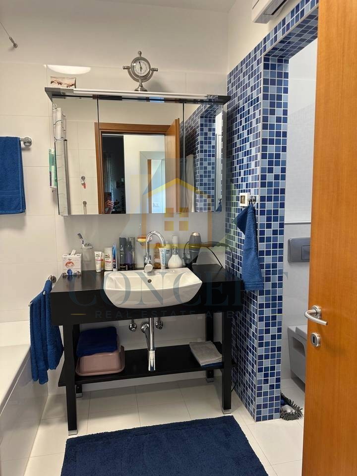 Poreč, Tar-Vabriga, Appartamento al 1° piano suddiviso in 2 unità, 1500 m dal mare