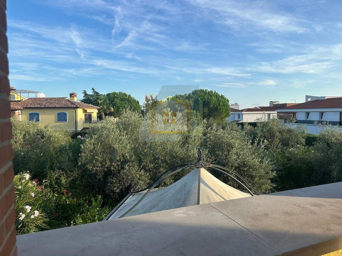 Poreč, Tar-Vabriga, Appartamento al 1° piano suddiviso in 2 unità, 1500 m dal mare