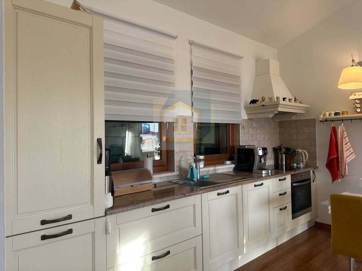 Poreč, Tar-Vabriga, Appartamento al 1° piano suddiviso in 2 unità, 1500 m dal mare