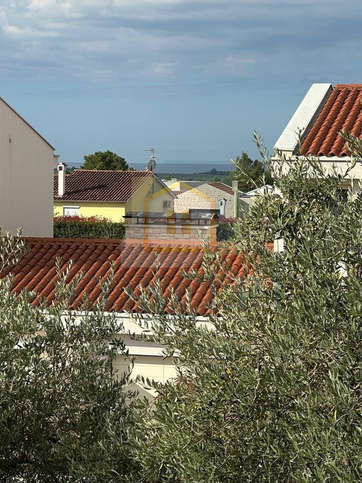 Poreč, Tar-Vabriga, Appartamento al 1° piano suddiviso in 2 unità, 1500 m dal mare