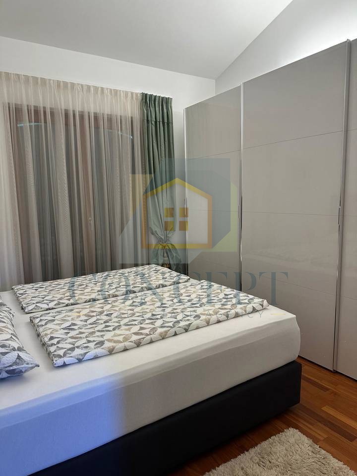 Poreč, Tar-Vabriga, Appartamento al 1° piano suddiviso in 2 unità, 1500 m dal mare