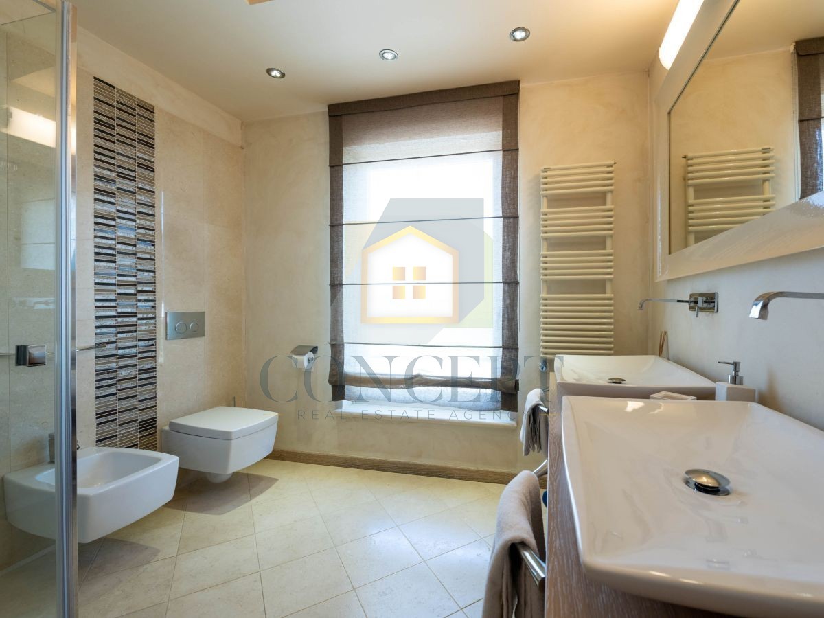 Poreč, Vabriga, Moderna lussuosa bifamiliare con piscina, 1 km dal mare