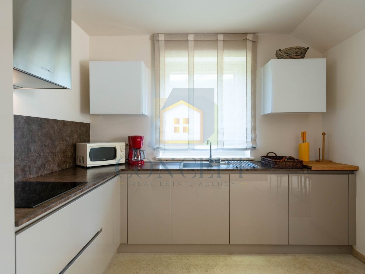 Poreč, Vabriga, Moderna lussuosa bifamiliare con piscina, 1 km dal mare