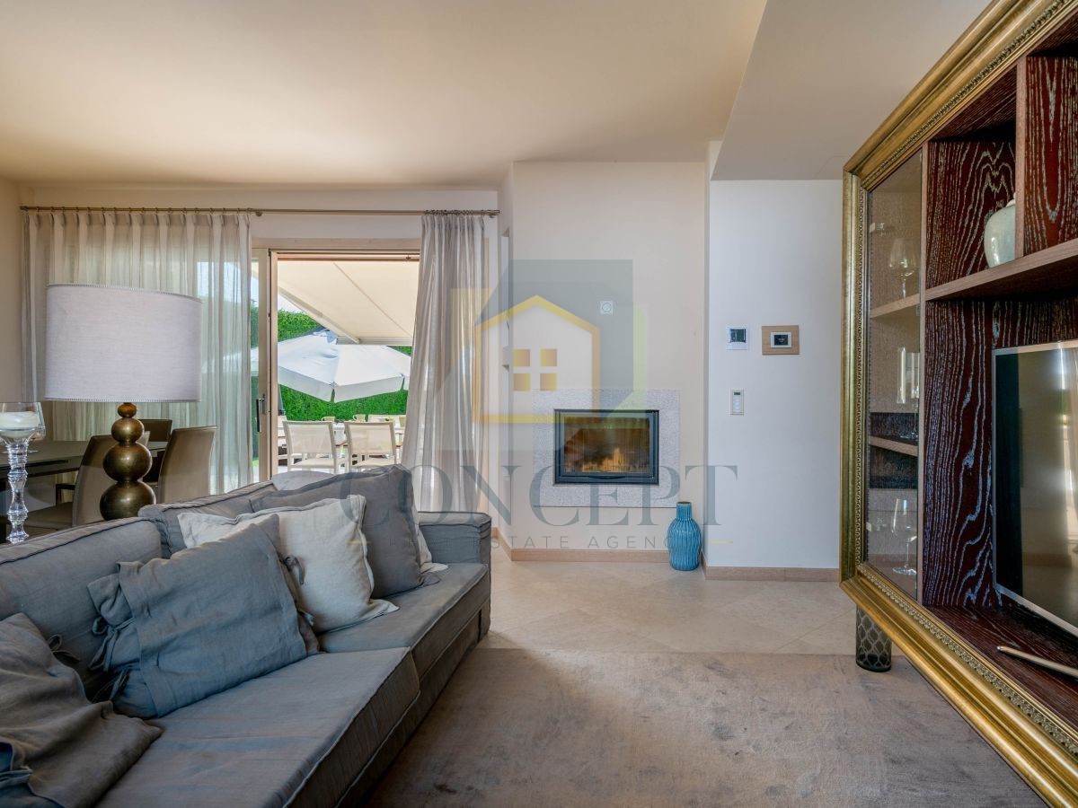 Poreč, Vabriga, Moderna lussuosa bifamiliare con piscina, 1 km dal mare