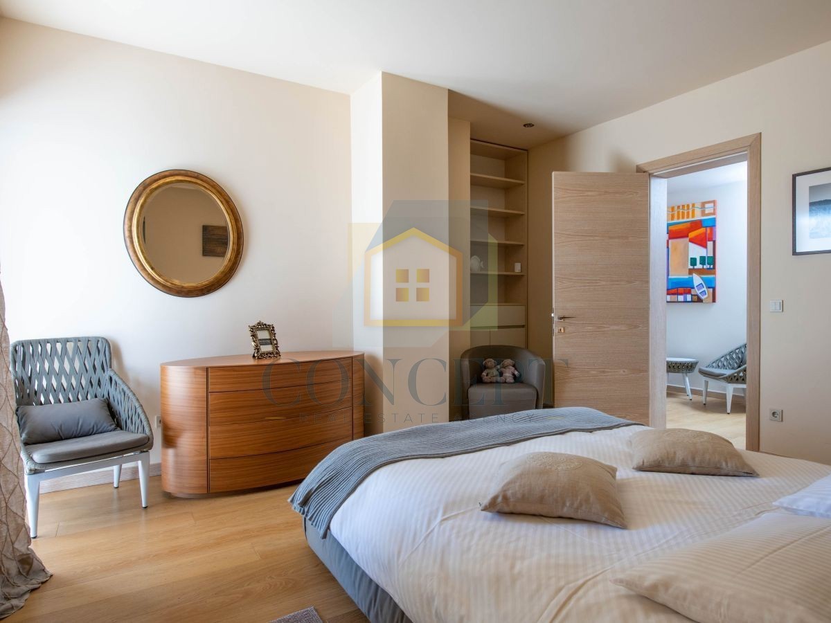 Poreč, Vabriga, Moderna lussuosa bifamiliare con piscina, 1 km dal mare