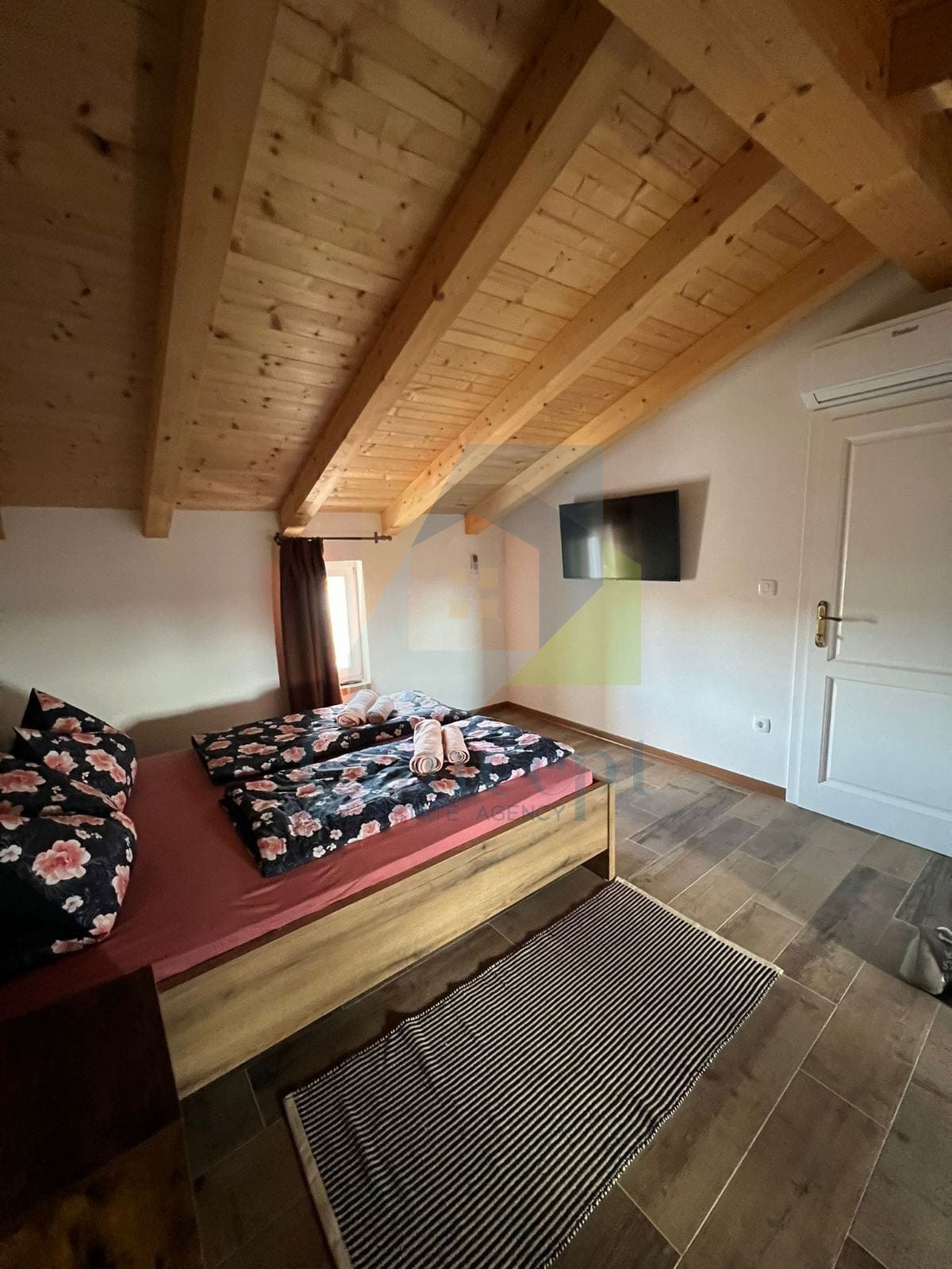 Poreč, dintorni, Ristrutturata casa in pietra a schiera con vista mare