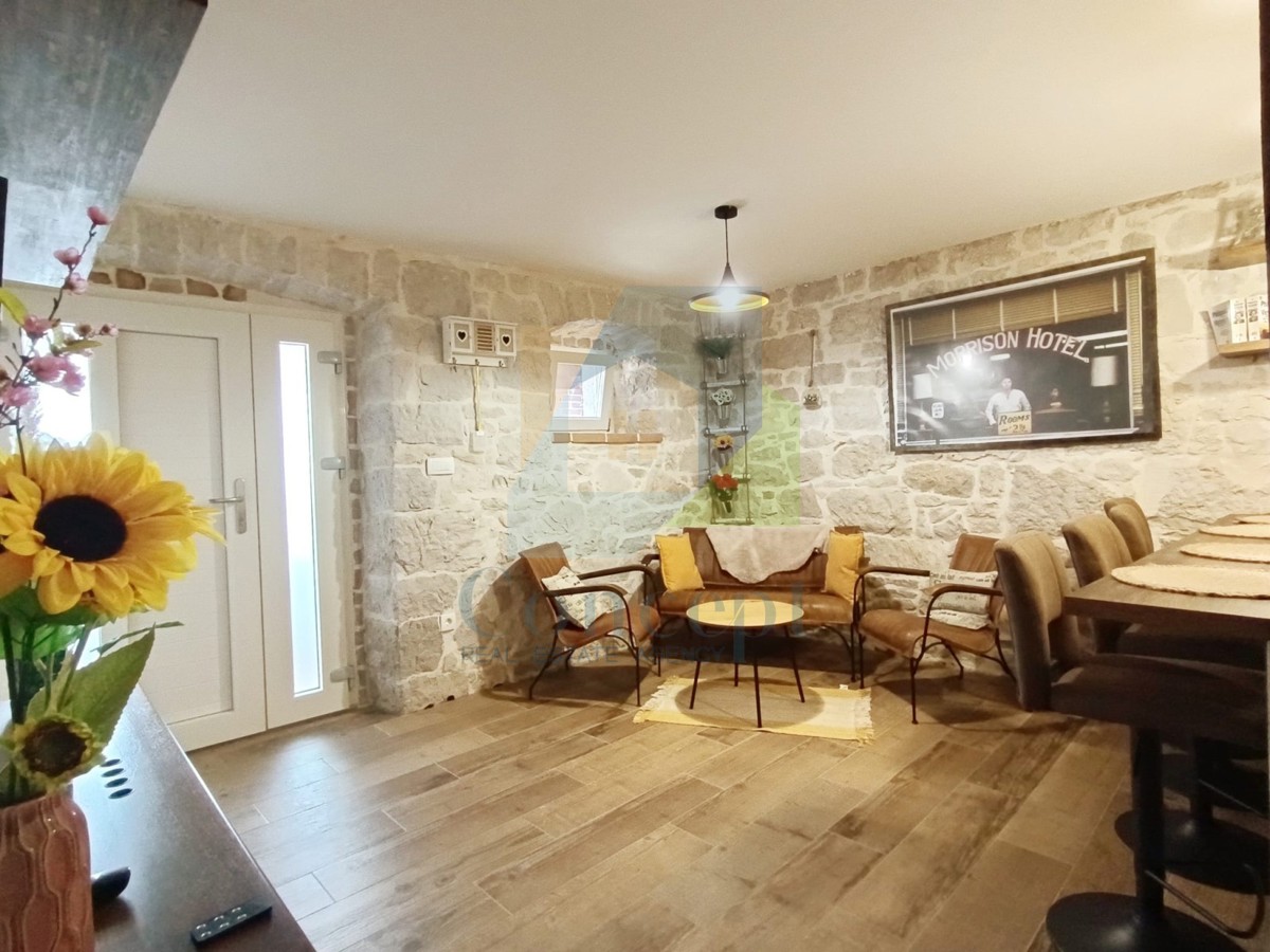 Poreč, dintorni, Ristrutturata casa in pietra a schiera con vista mare