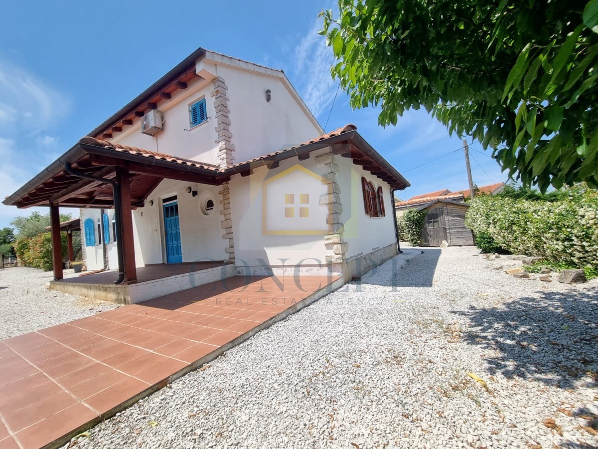 Poreč, dintorni, Casa indipendente con piscina in posizione tranquilla, 12 km dal mare