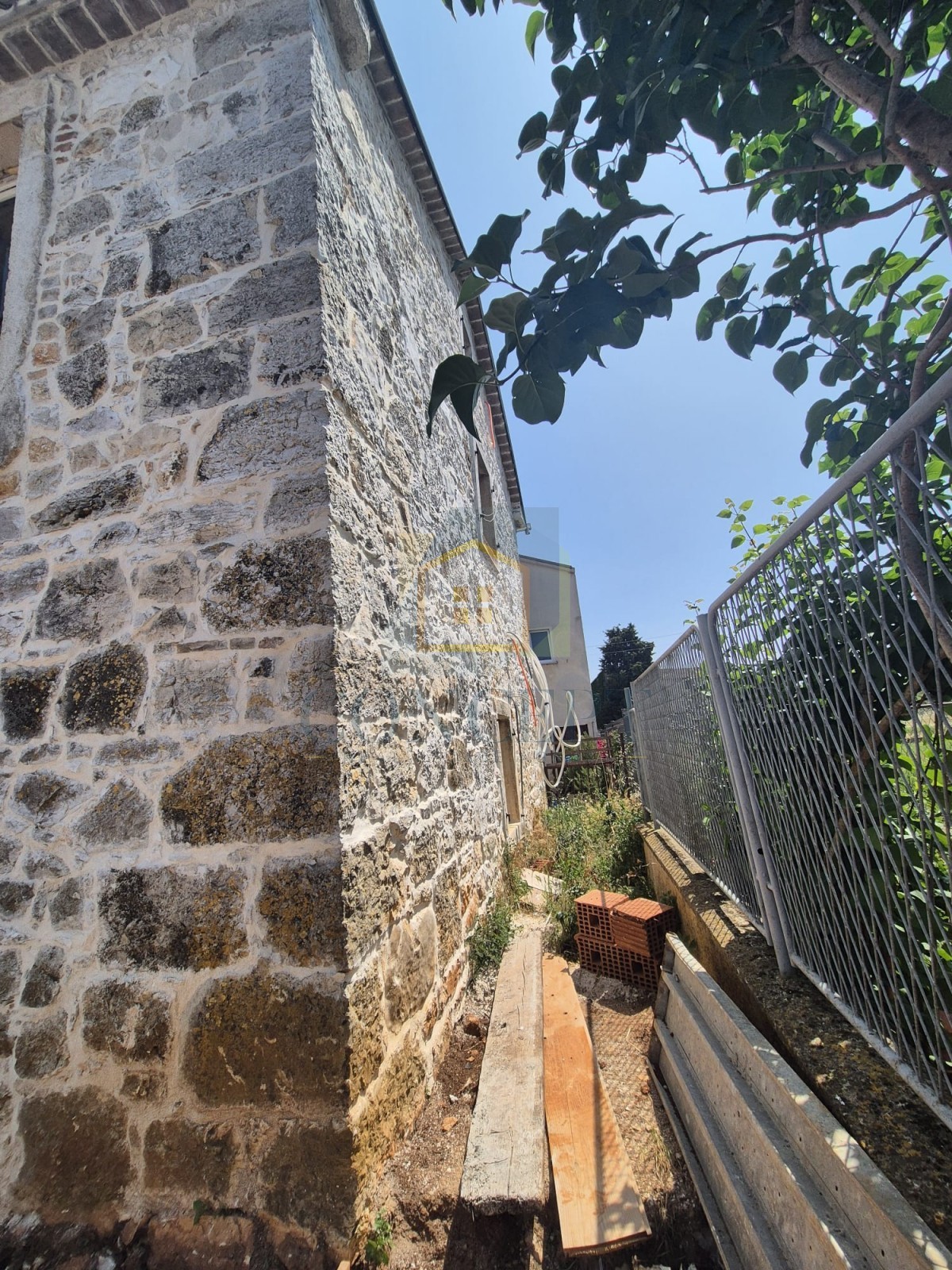 Poreč, dintorni, Casa in pietra ristrutturata alla fine di una fila, a 5 km dal mare.