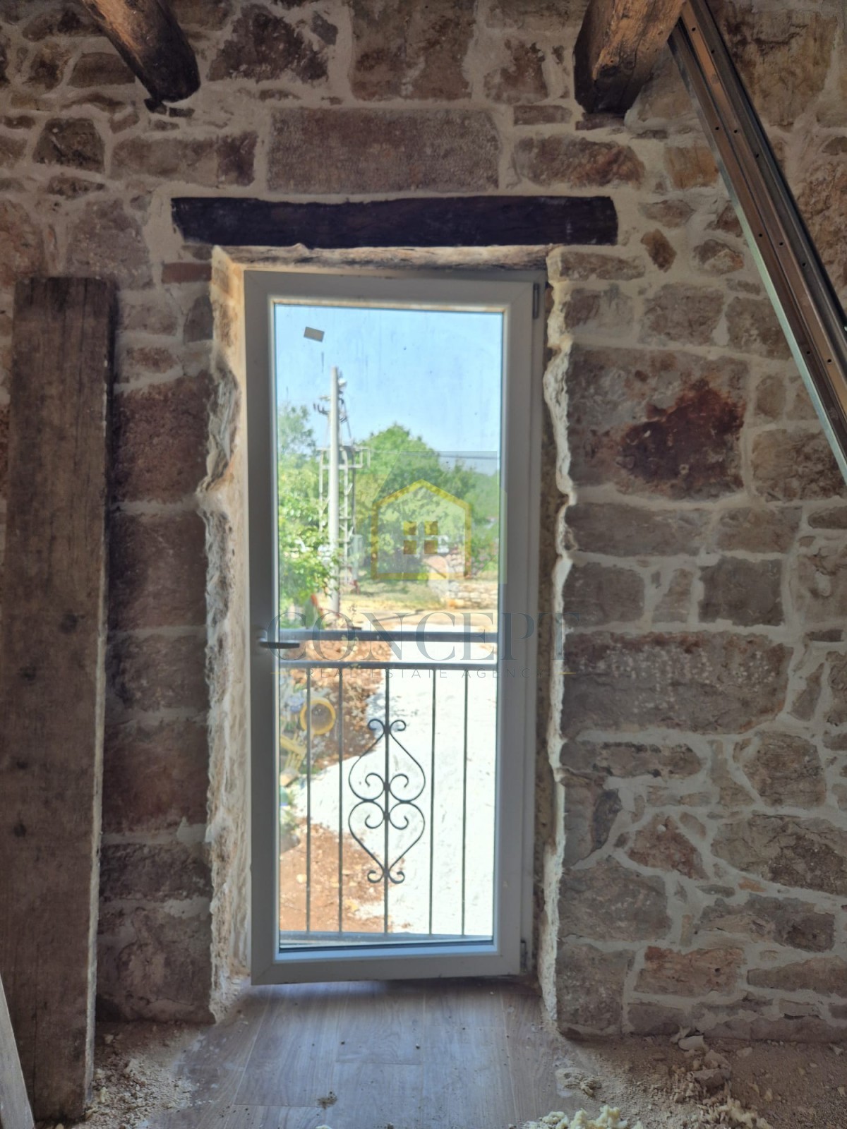 Poreč, dintorni, Casa in pietra ristrutturata alla fine di una fila, a 5 km dal mare.