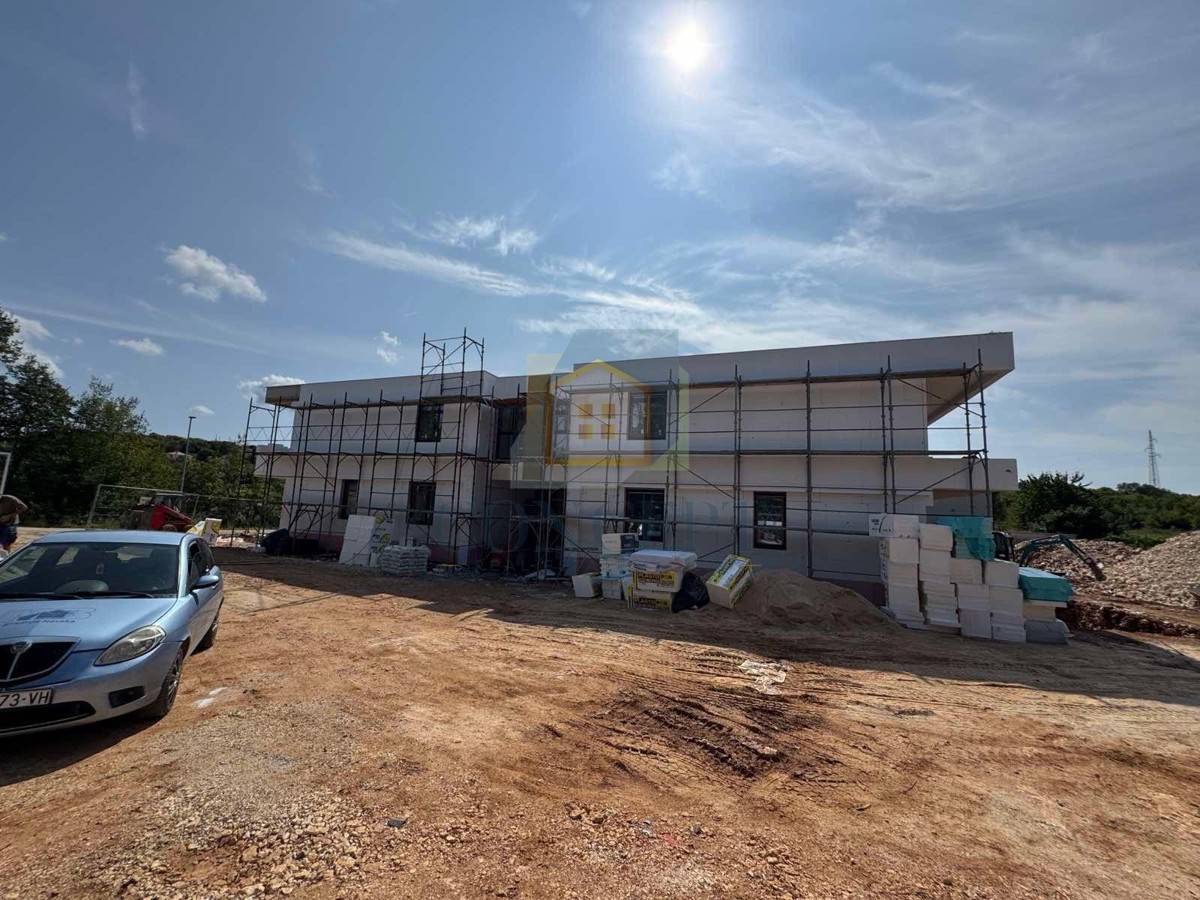 Rovinj, dintorni, Appartamento al piano terra con giardino, 10 km dal mare