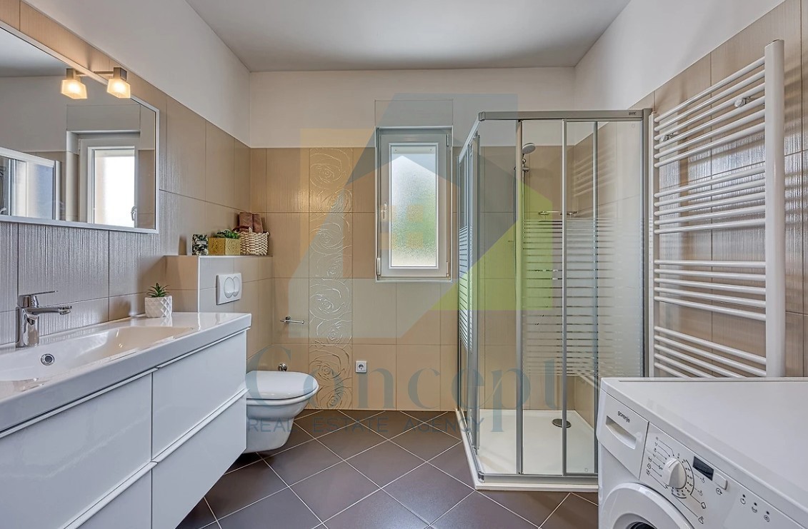 Poreč, dintorni, Casa indipendente con piscina in posizione tranquilla