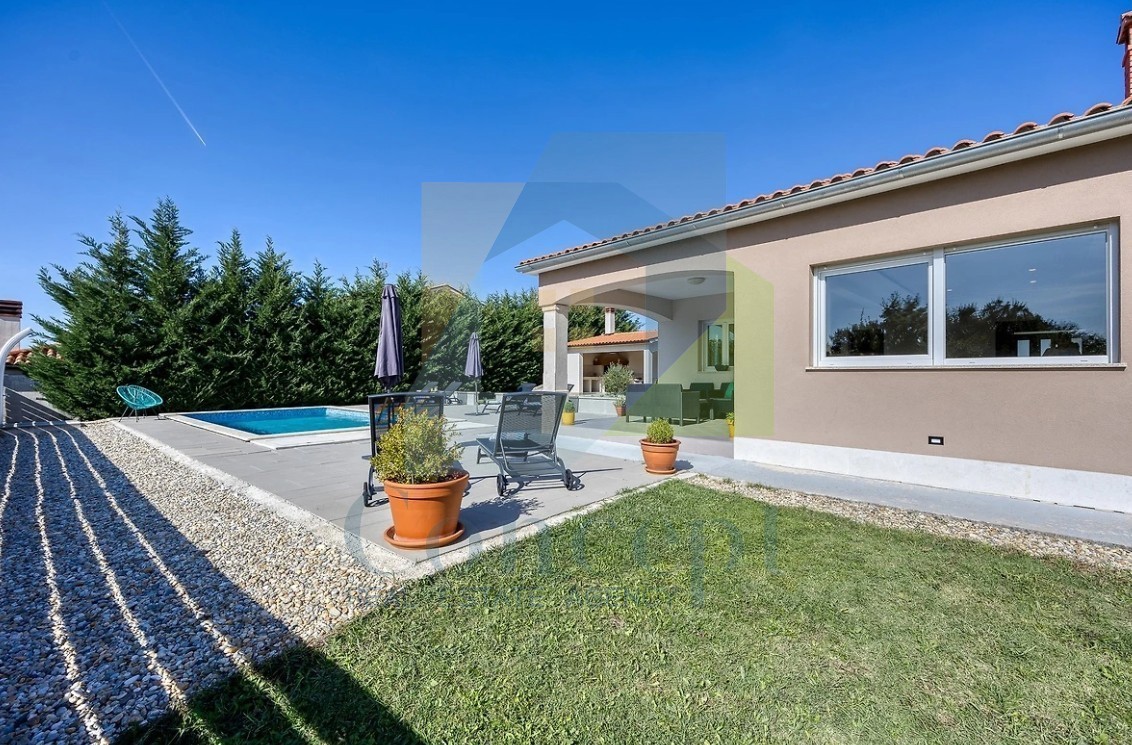 Poreč, dintorni, Casa indipendente con piscina in posizione tranquilla