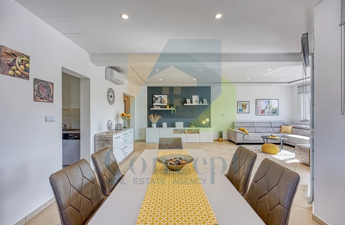 Poreč, dintorni, Casa indipendente con piscina in posizione tranquilla