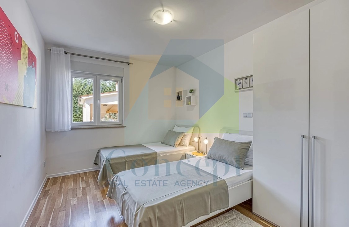 Poreč, dintorni, Casa indipendente con piscina in posizione tranquilla